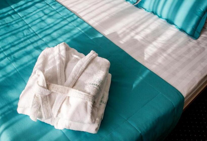 سوییت, Versailles