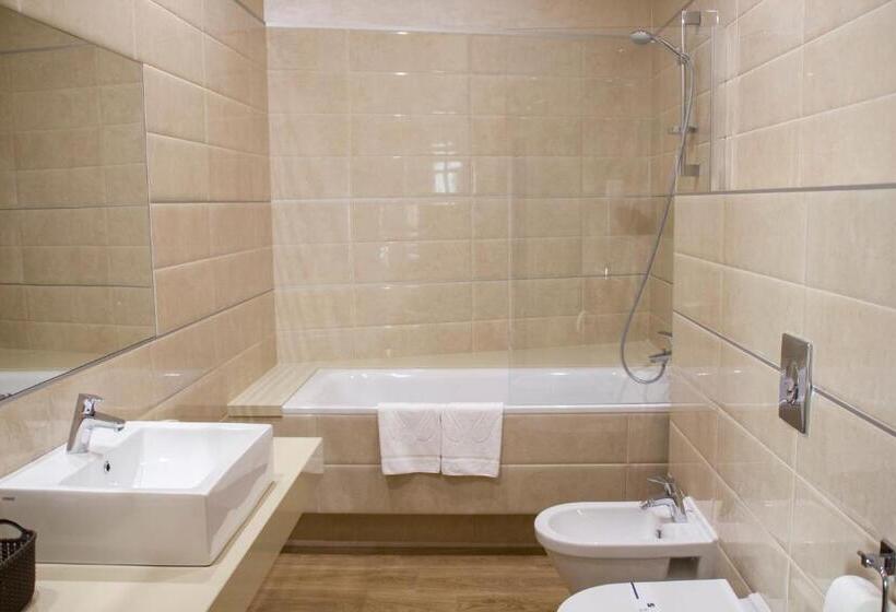 اتاق کلاسیک خانوادگی, Versailles