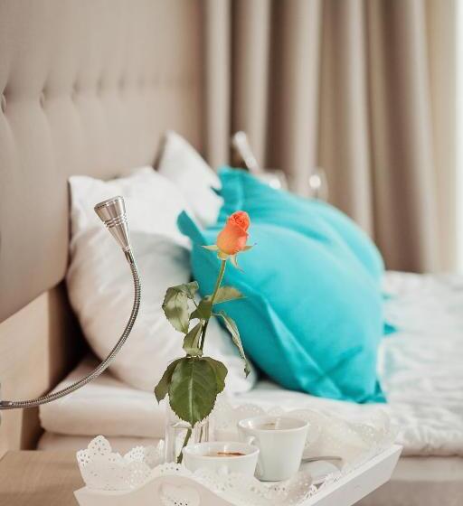 اتاق کلاسیک خانوادگی, Versailles