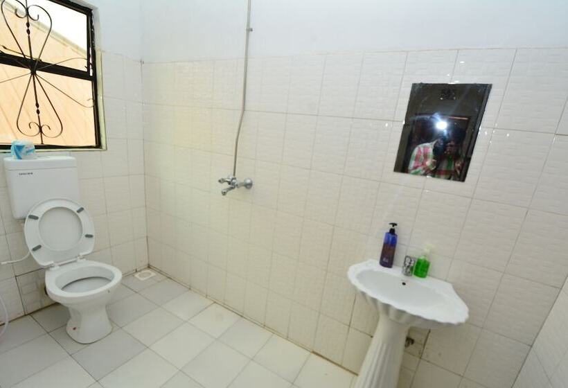 Номер Стандарт, Lionsgate Hostel