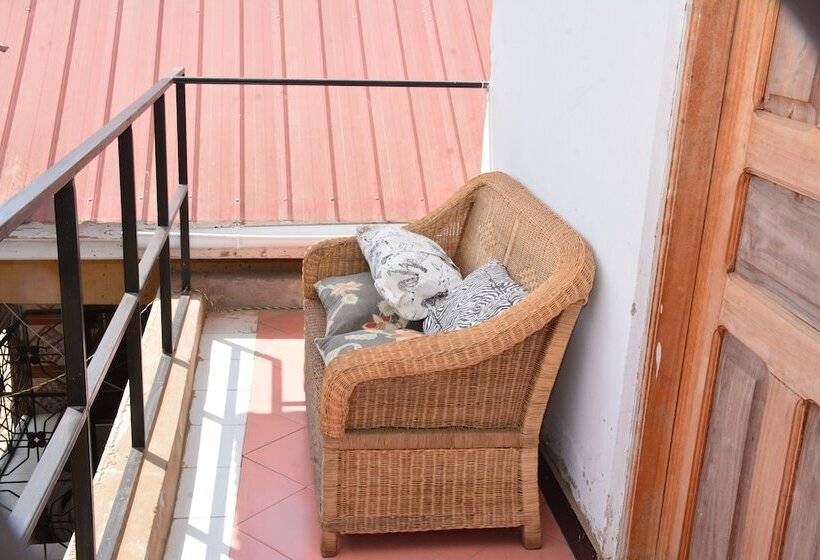 Номер Стандарт, Lionsgate Hostel