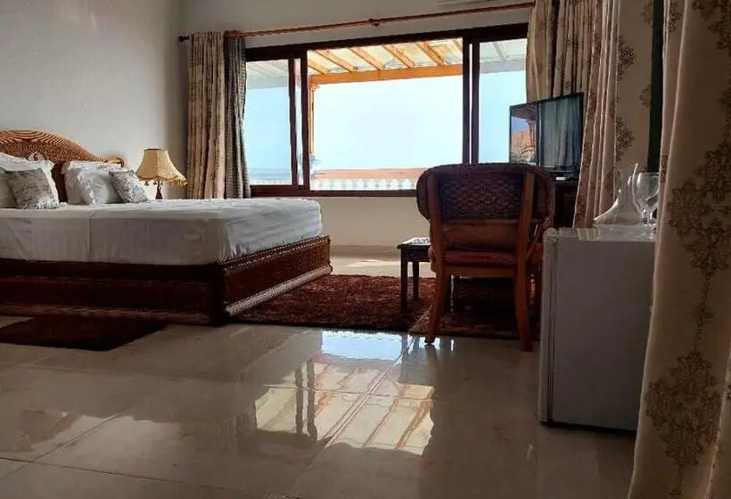 اتاق لوکس با بالکن و چشمانداز دریا, Residencial Ramire Tour