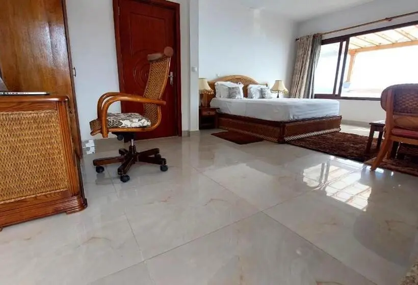 اتاق لوکس با بالکن و چشمانداز دریا, Residencial Ramire Tour