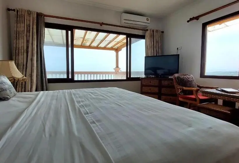 اتاق لوکس با بالکن و چشمانداز دریا, Residencial Ramire Tour