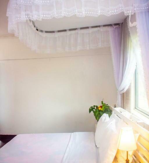 اتاق استاندارد, Wakawaka Hostel