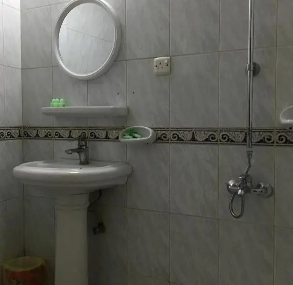 اتاق چهار تخته با دستشویی مشترک, Dijlat Al Khair Hotel فندق دجلة الخير