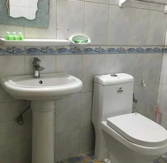 اتاق چهار تخته با دستشویی مشترک, Dijlat Al Khair Hotel فندق دجلة الخير