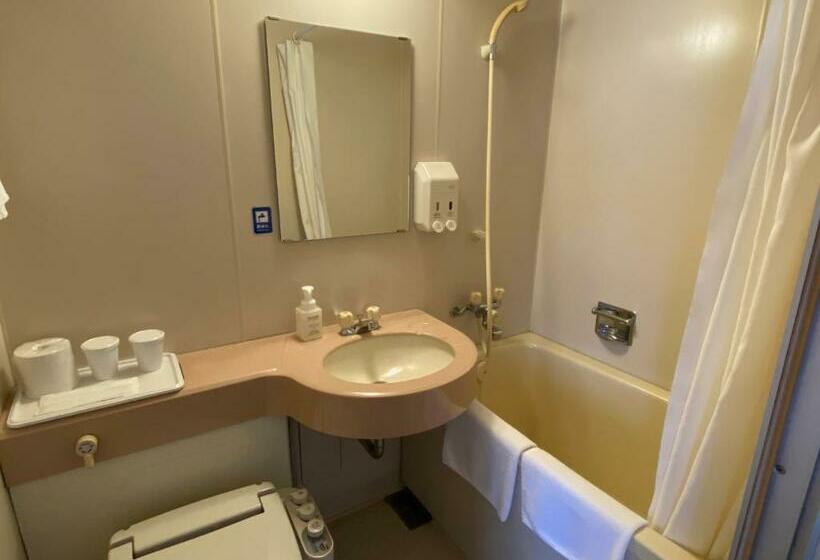 标准单人间, Fukuyama Royal