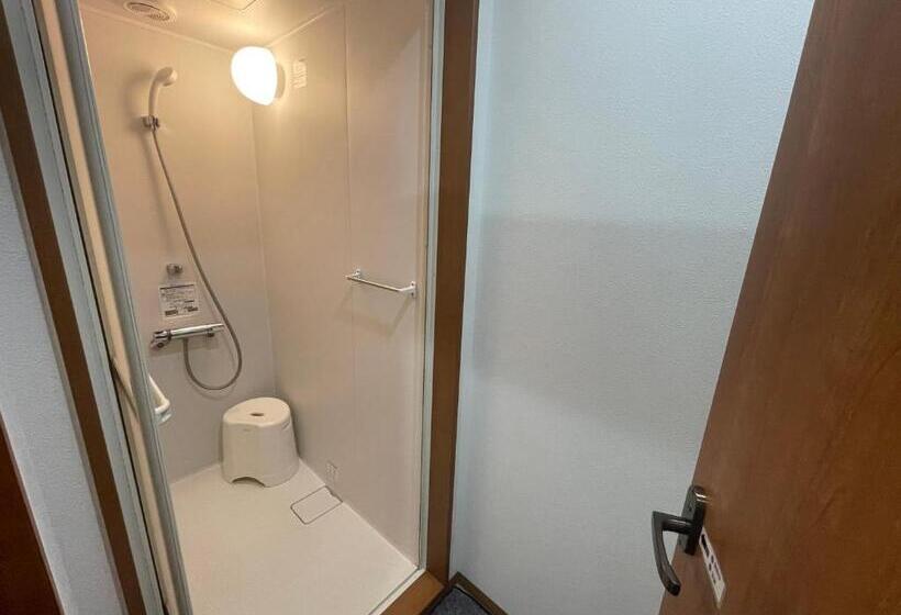 标准单人间共用浴室, Fukuyama Royal