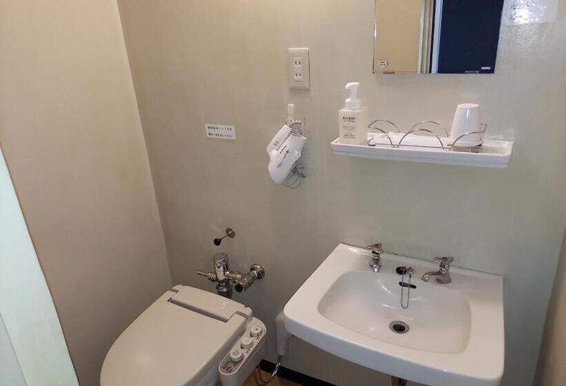 标准单人间共用浴室, Fukuyama Royal