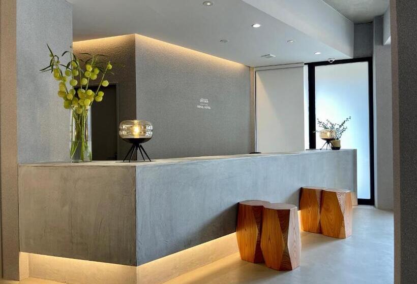 标准单人间, Fukuyama Royal