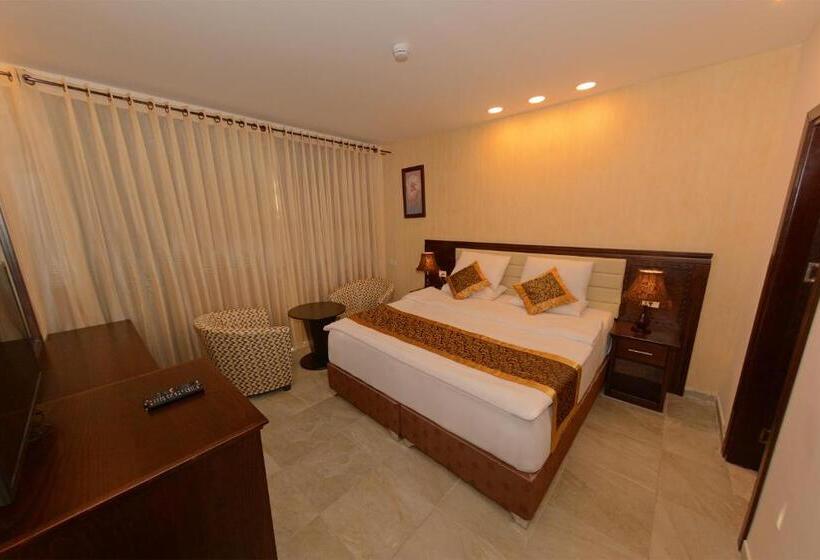 سوئیت با بالکن, Royal Suites