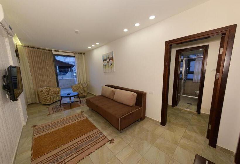 سوئیت با بالکن, Royal Suites