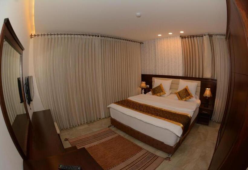 اتاق لوکس با بالکن, Royal Suites