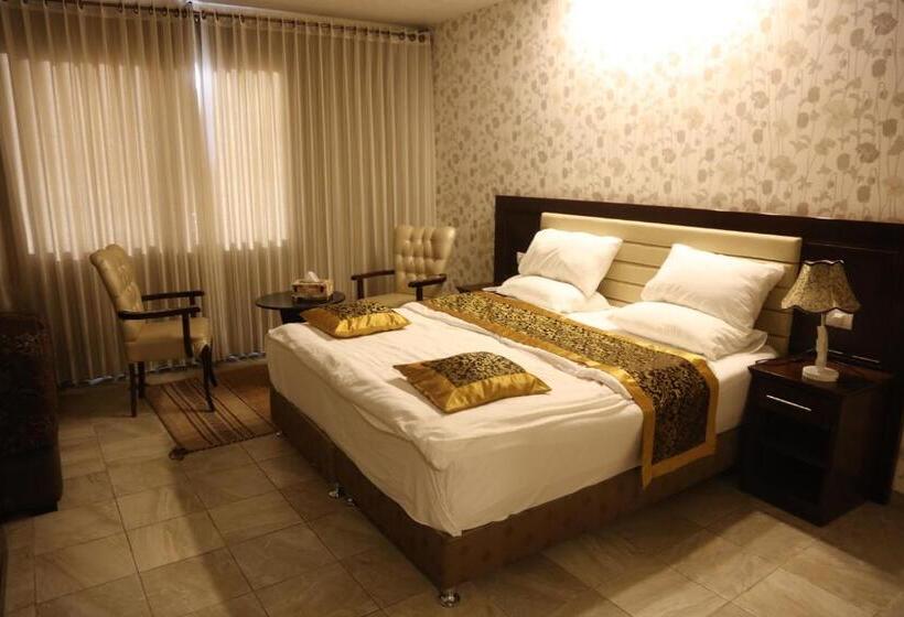اتاق استاندارد با چشم‌انداز, Royal Suites