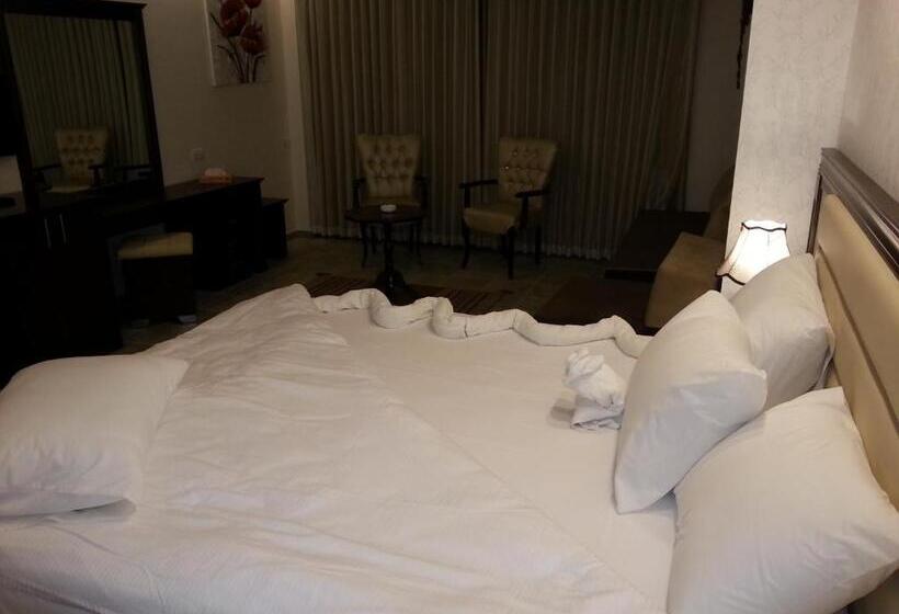 اتاق لوکس خانوادگی, Royal Suites