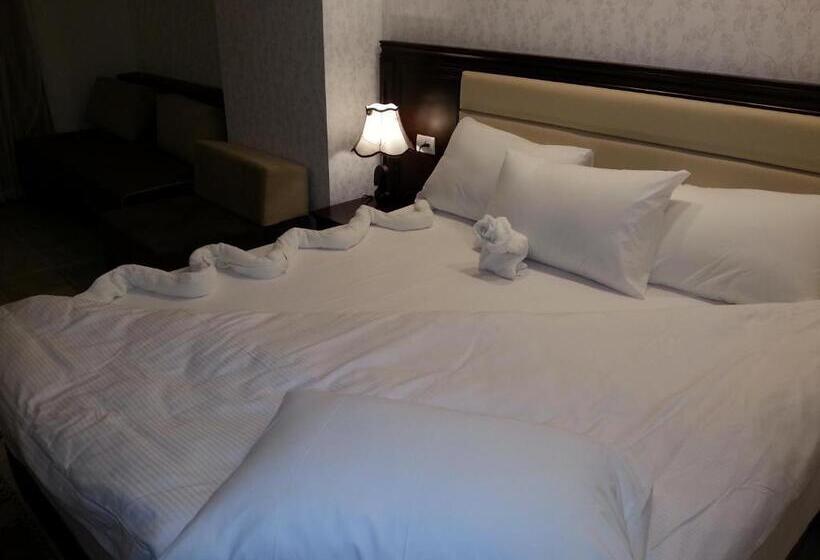 اتاق لوکس خانوادگی, Royal Suites