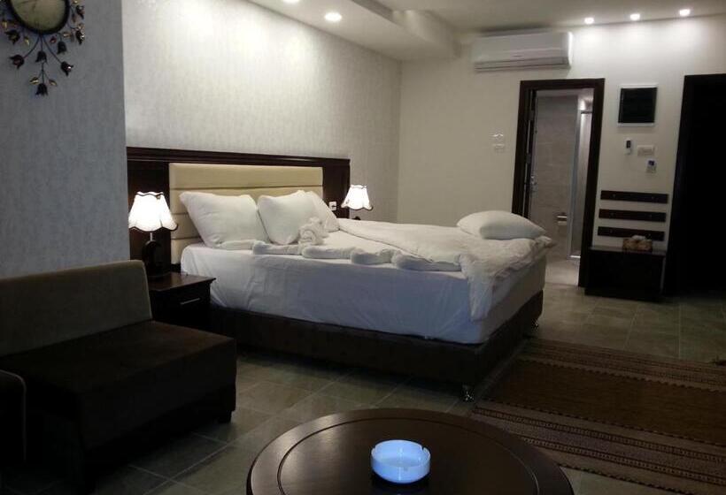 اتاق لوکس خانوادگی, Royal Suites