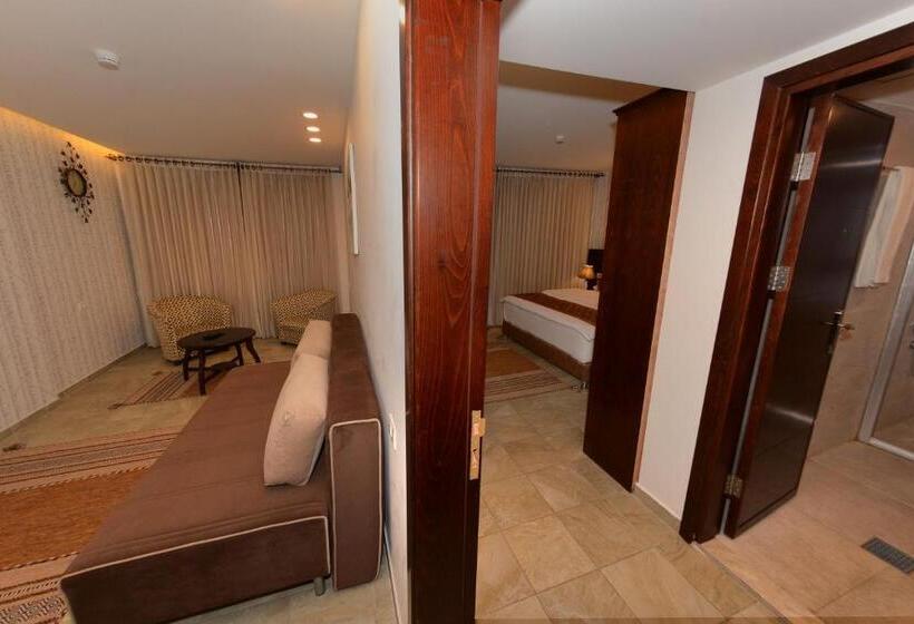 سوئیت با بالکن, Royal Suites