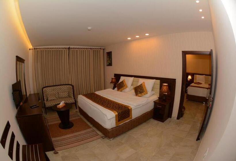 سوئیت با بالکن, Royal Suites