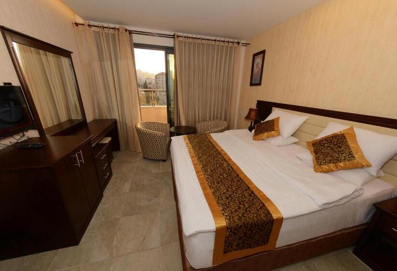اتاق لوکس با بالکن, Royal Suites
