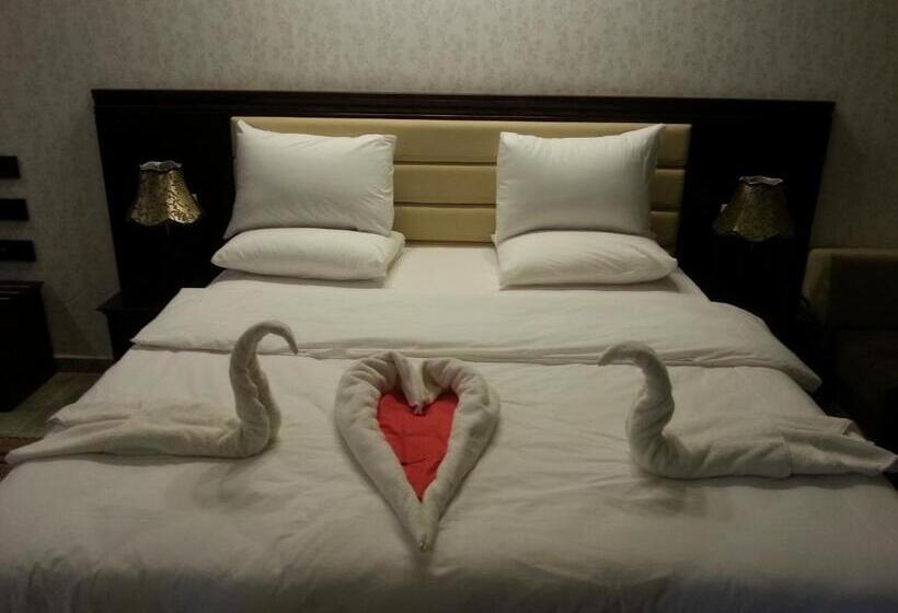 اتاق استاندارد با چشم‌انداز, Royal Suites