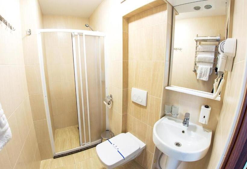 Standard Quadruple Room, Truskavets 365