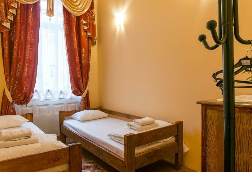 اتاق استاندارد با سرویس بهداشتی مشترک, кімнати в центрі