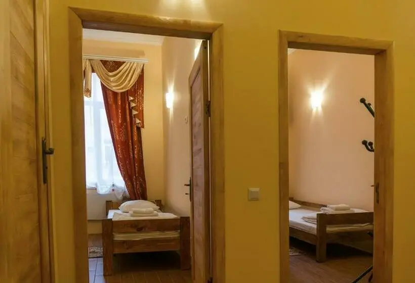 اتاق استاندارد با سرویس بهداشتی مشترک, кімнати в центрі