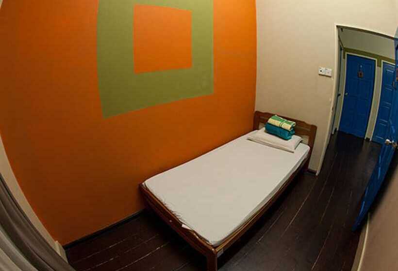 اتاق استاندارد یک نفره, Borneo Backpackers