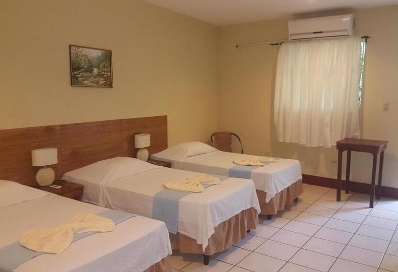 اتاق استاندارد سه نفره, La Arboleda