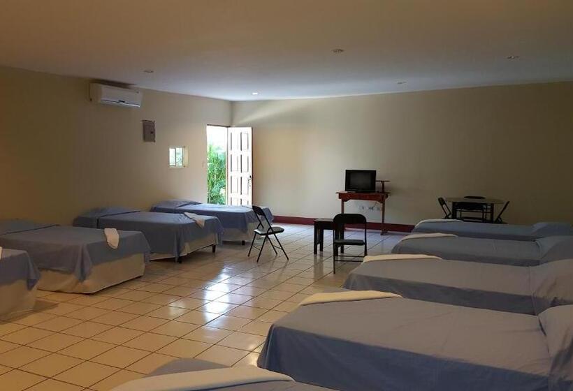 تختخواب در اتاق مشترک, La Arboleda