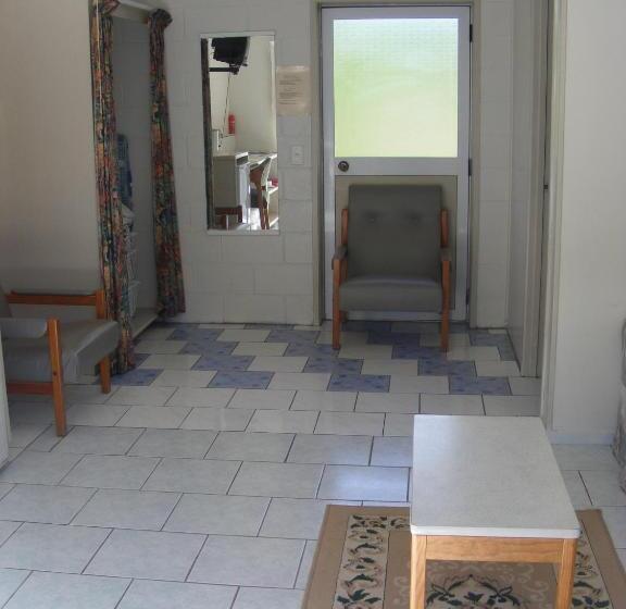 اتاق استاندارد, Central Motel