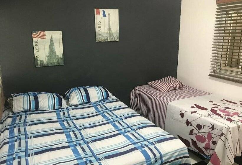 اتاق راحتی, Aarony House