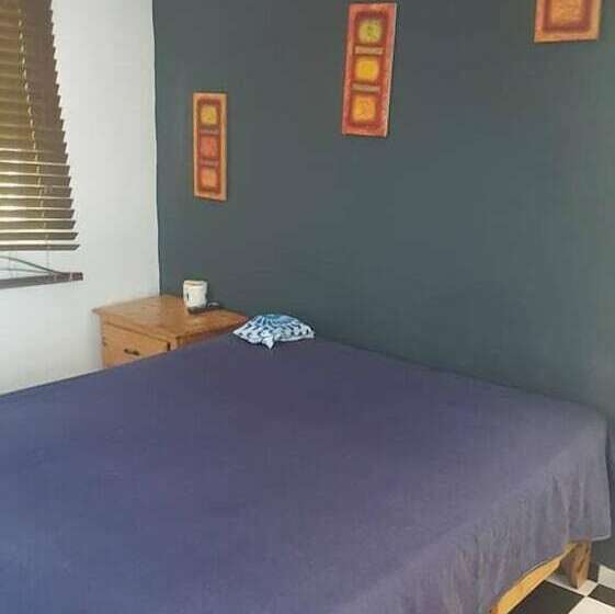 اتاق استاندارد, Aarony House