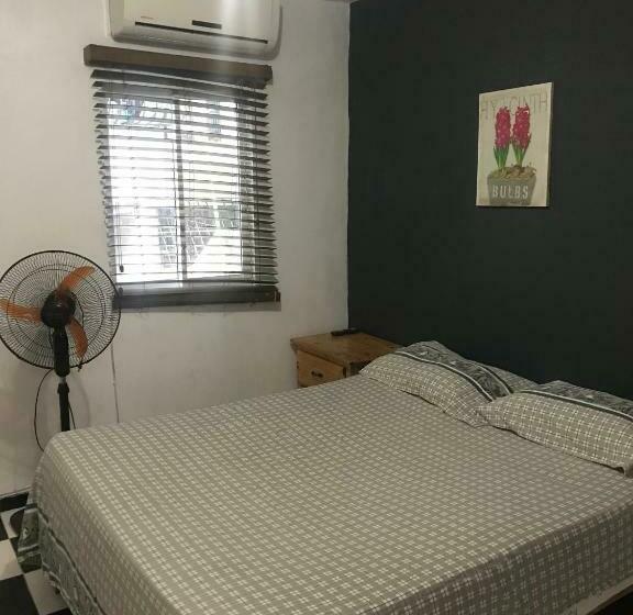 اتاق راحتی, Aarony House
