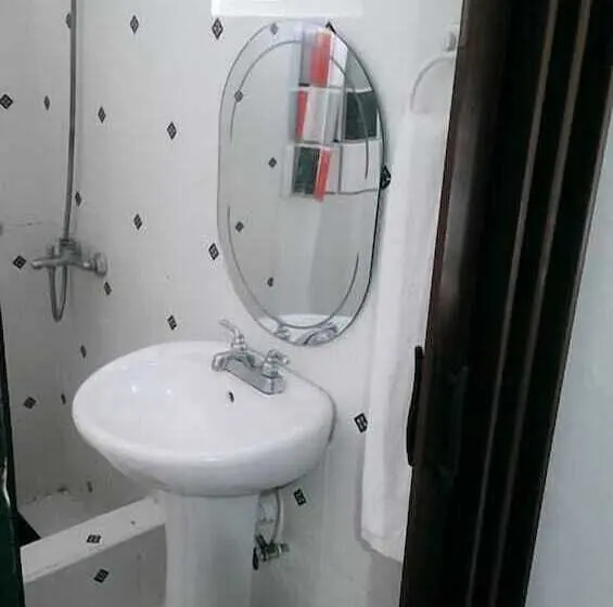 اتاق راحتی, Aarony House
