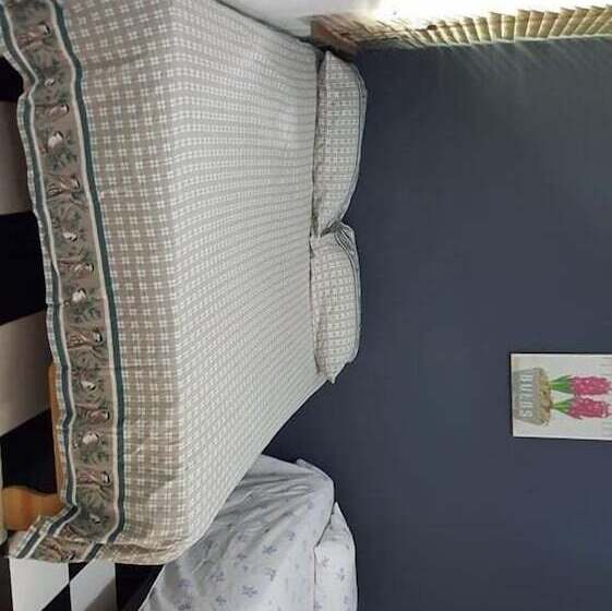 اتاق راحتی, Aarony House