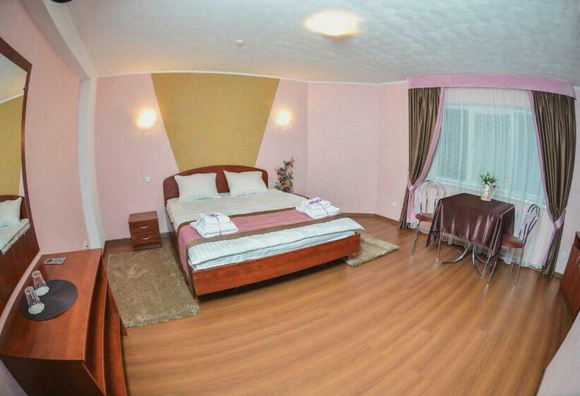 주니어 스위트, Forsage