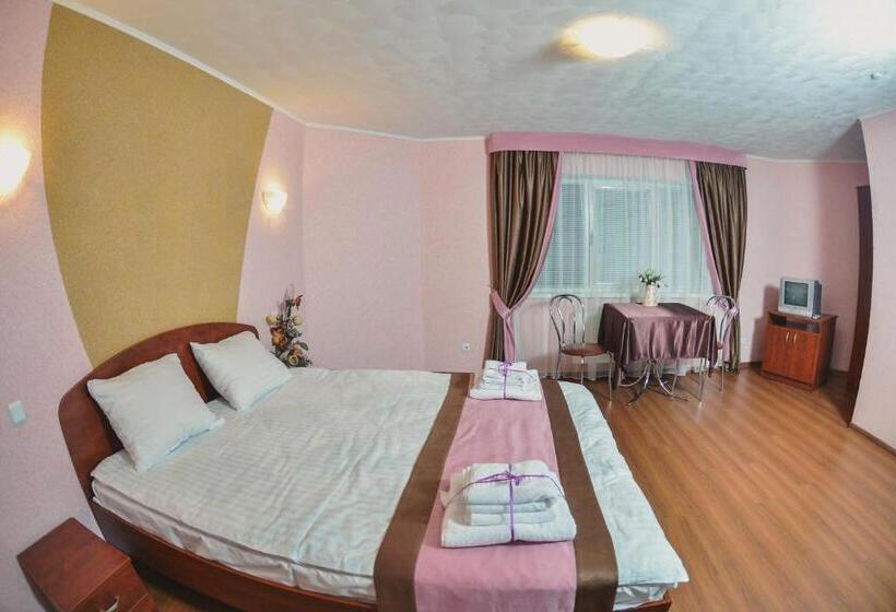 주니어 스위트, Forsage