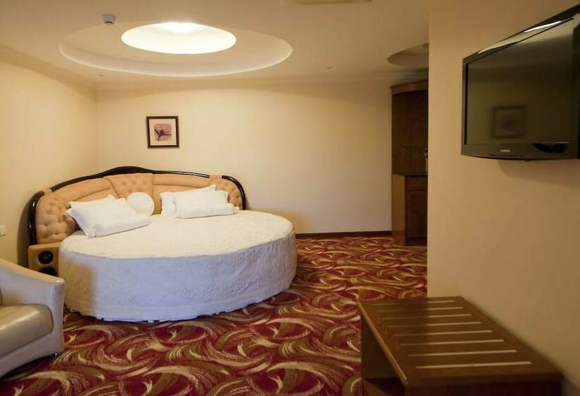 سوئیت پرزیدنت, Mbale Resort