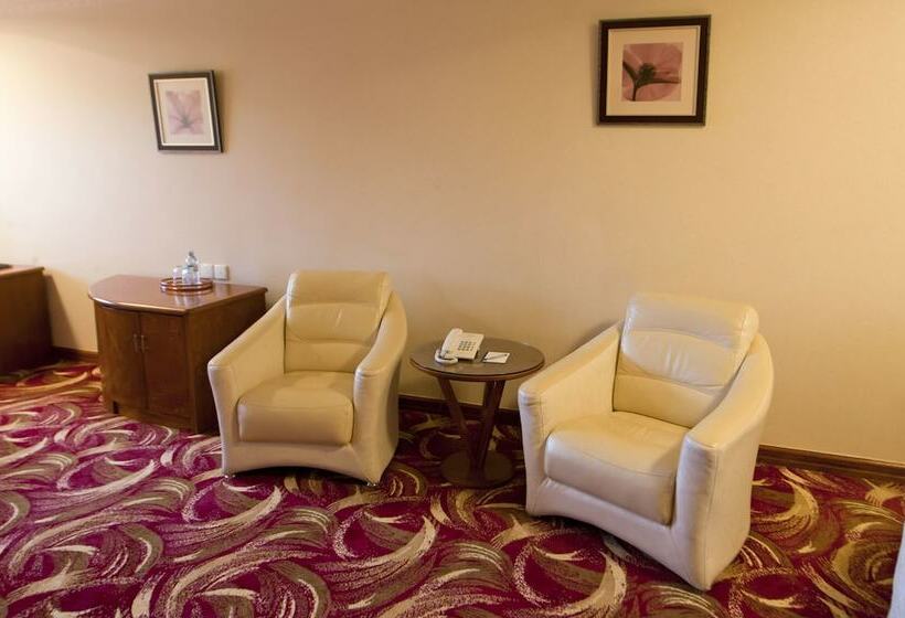 سوئیت پرزیدنت, Mbale Resort