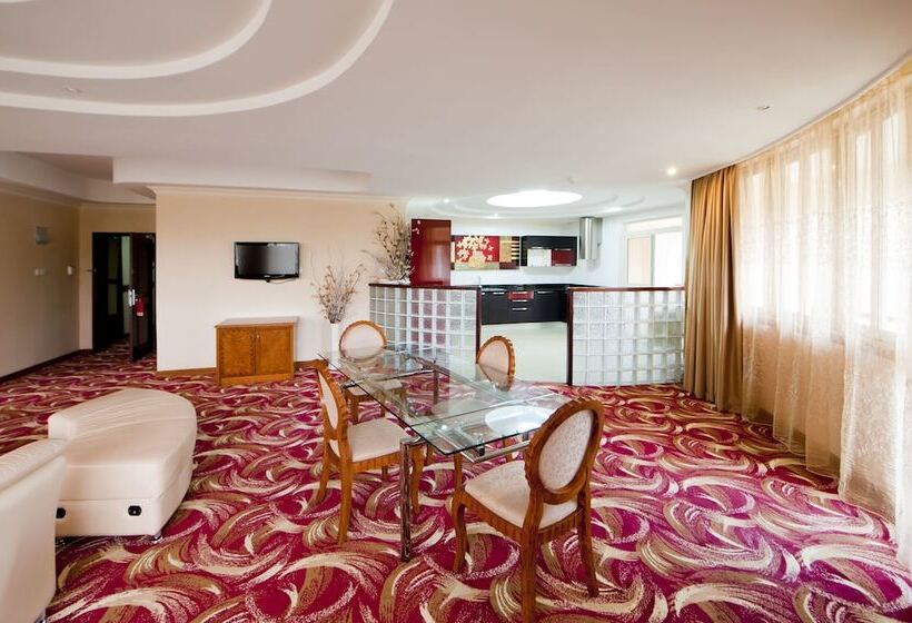 سوئیت پرزیدنت, Mbale Resort