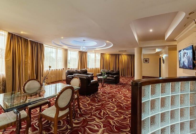 سوئیت پرزیدنت, Mbale Resort