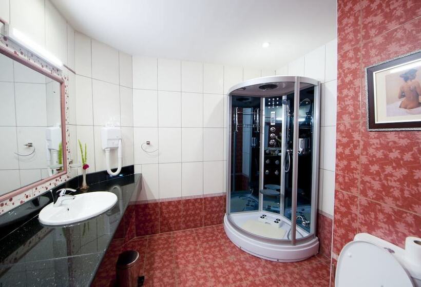 سوئیت پرزیدنت, Mbale Resort