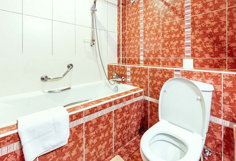 سوئیت پرزیدنت, Mbale Resort