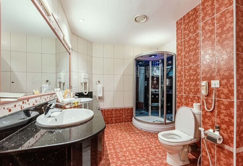 سوئیت پرزیدنت, Mbale Resort