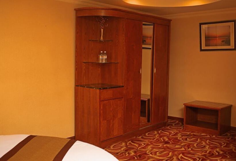 سوئیت پرزیدنت, Mbale Resort