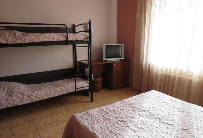 غرفة قياسية رباعية, Monte Kristo