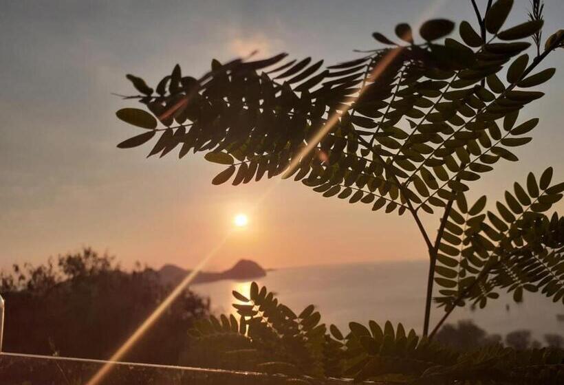 Номер Deluxe с Балконом, Sunset Hill